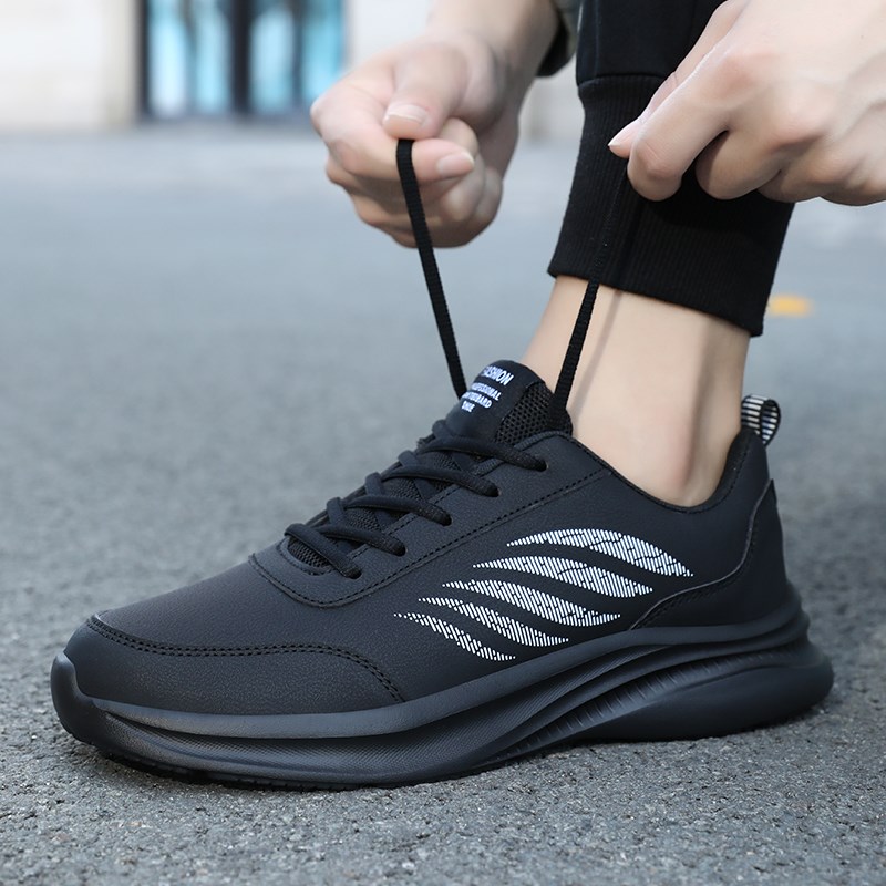 男鞋春秋季轻便透气皮面运动鞋子黑色防水防滑工作休闲跑步鞋男款