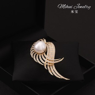 天使的翅膀高级感奢华大气胸针女设计感高档领口羽毛胸花配饰礼物