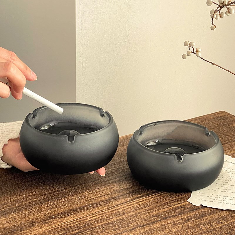 高级感磨砂烟灰缸家用防飞灰玻A璃烟缸高档大气办公室创意时尚摆