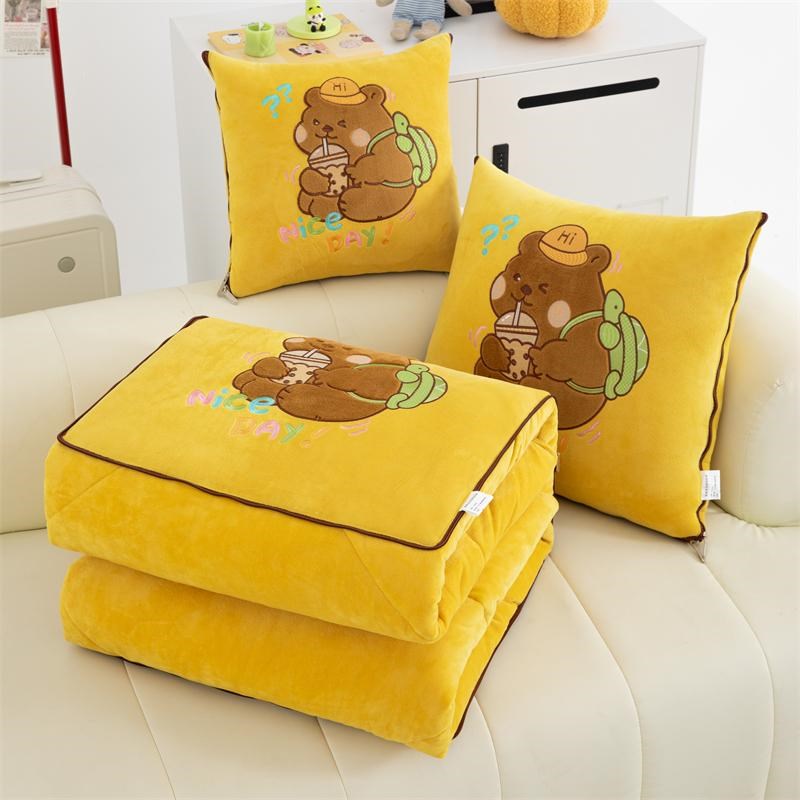 冬季加厚可爱加绒多功能车载两用折叠抱枕被子沙发客厅午休被靠垫