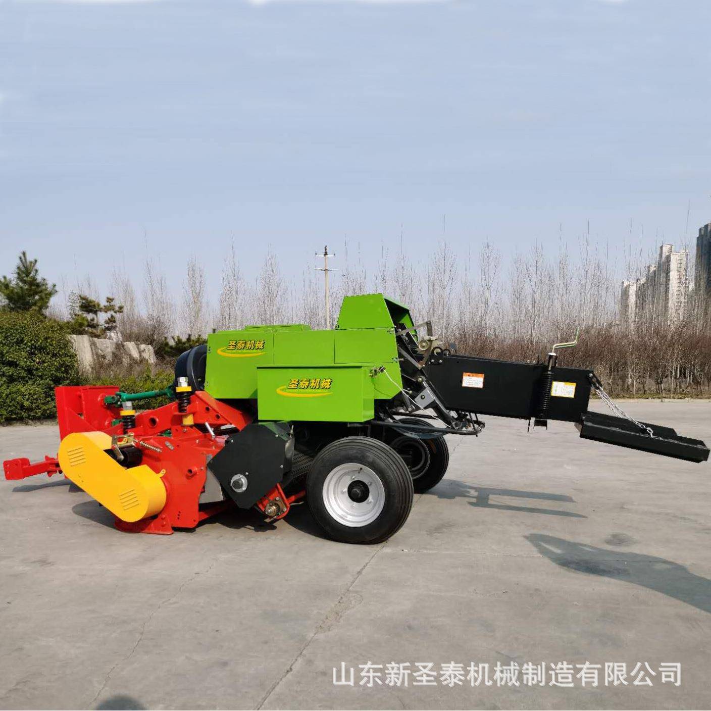 四轮带秸秆捡拾方捆机视频秸秆稻草捡拾方捆机自动化打包机现货