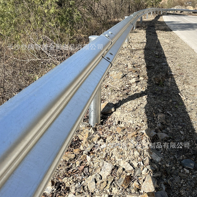乡村道路波形护栏波形护栏板道路安全防护栏路侧防护波形护栏