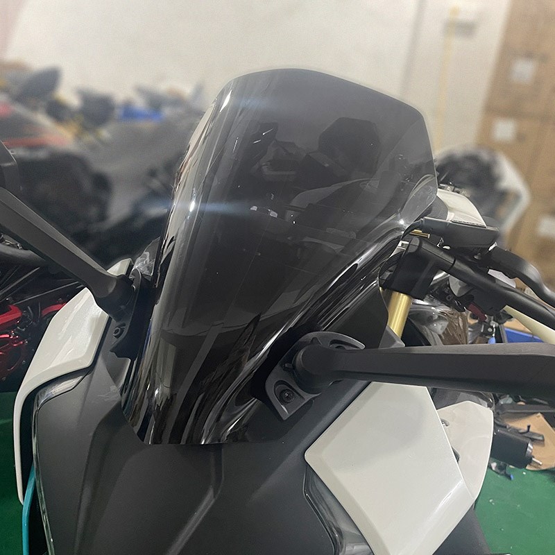 适用春风45m0SR竞技加高风挡黑色挡风玻璃