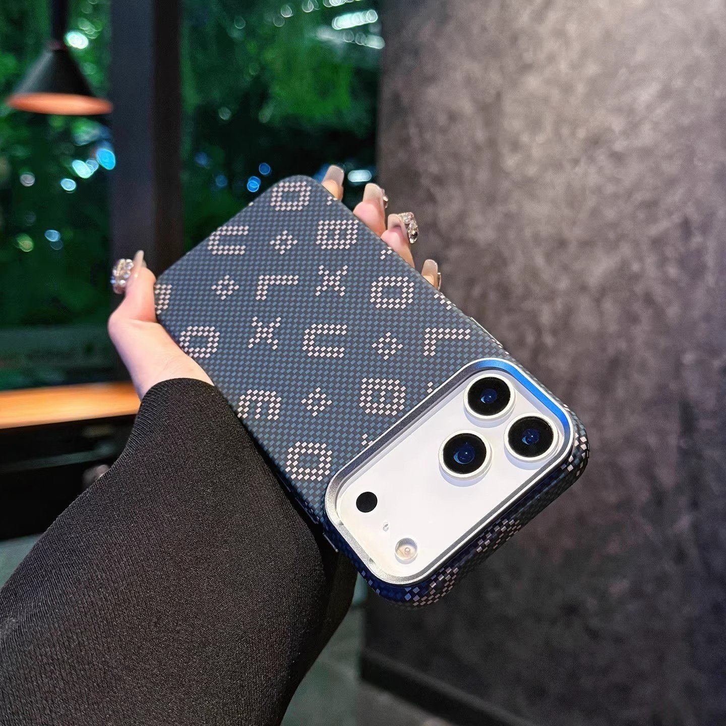 超薄凯夫拉碳纤维纹适用苹果17手机壳新款iPhone17promax字母内置磁吸充电iPhone16保护壳16pro金属按键15Pro