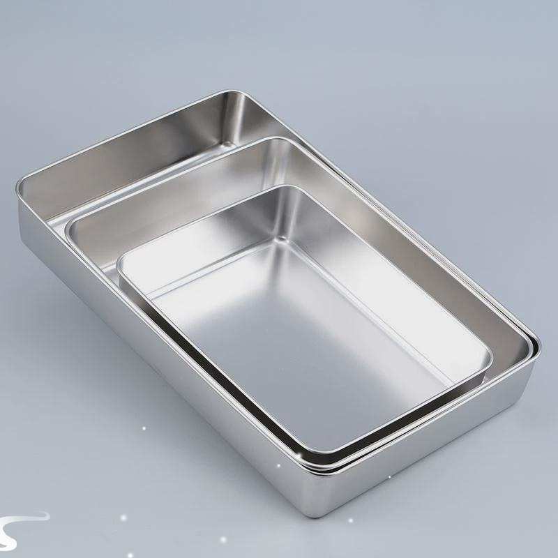 A baking tray with a rectangular lid for household dishes