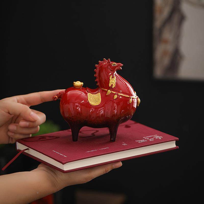 新中式红色陶瓷马唐马摆件家马居客办公桌MQC室面小生肖马开业厅