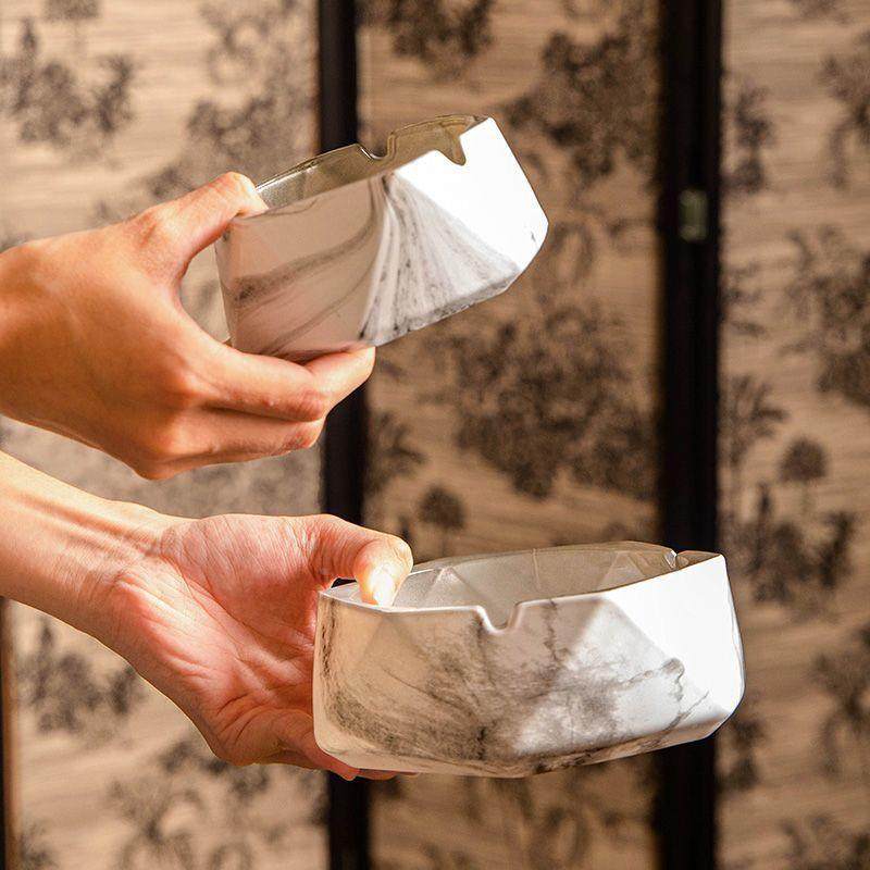 高轻奢公室烟缸玻灰办璃烟灰缸木纹大理石纹客厅家用床级头435酒