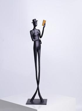 现代轻奢创意抽象人物看书电视柜样板房客厅玄关摆件艺术雕塑