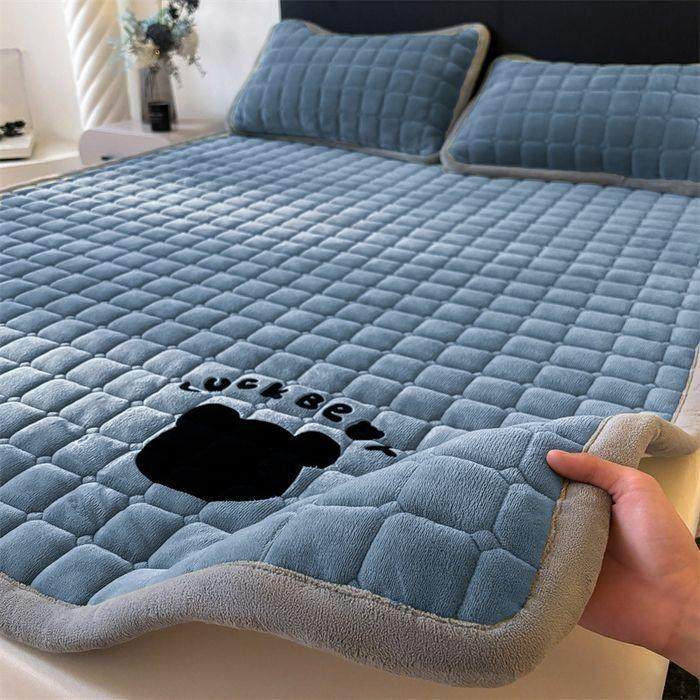 牛垫奶绒刺绣床舍护垫褥子加厚加绒床冬季宿生单人铺底床褥子厂家