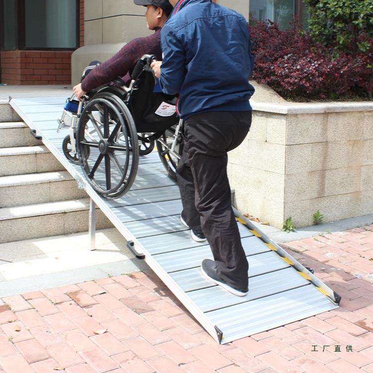 移银色无障铝合金坡道板便携式防滑叠折动楼梯斜坡爬楼台阶985碍