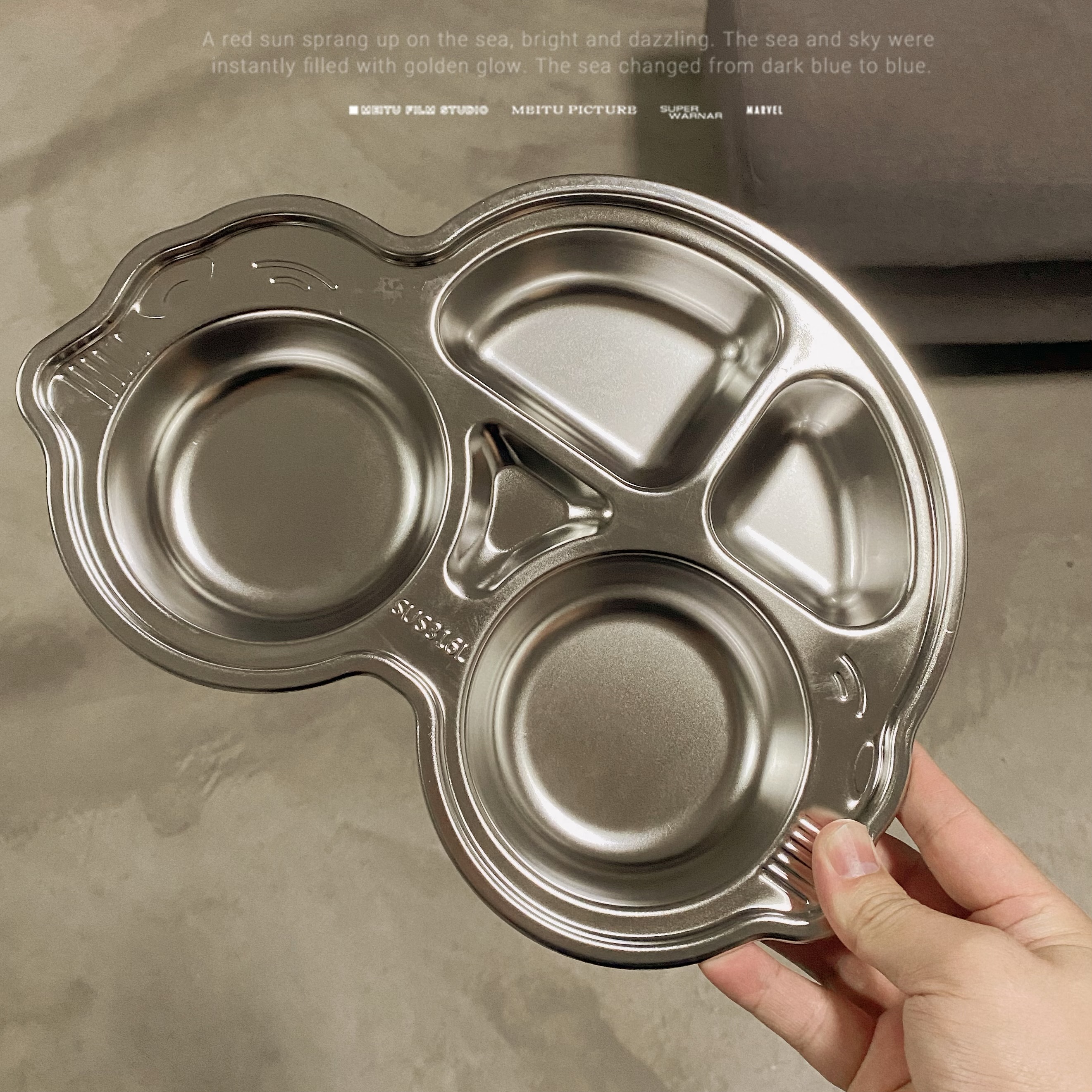 儿童餐盘316L不锈钢餐盘儿童宝宝餐盘男卡通小学生分格饭汽车盘子