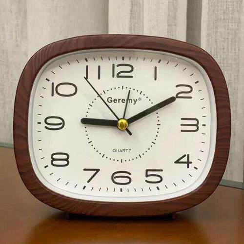 简约怀旧彷木纹闹钟老人家用桌面方形时钟摆表学生现代大字床头钟