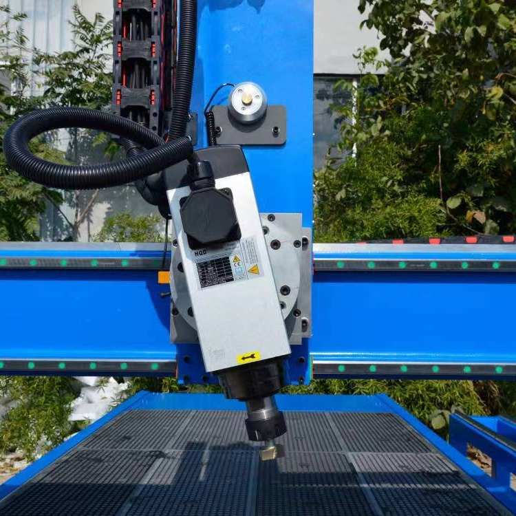 鸿济数控6折优惠板式家具橱柜四轴带旋转轴木工雕刻机