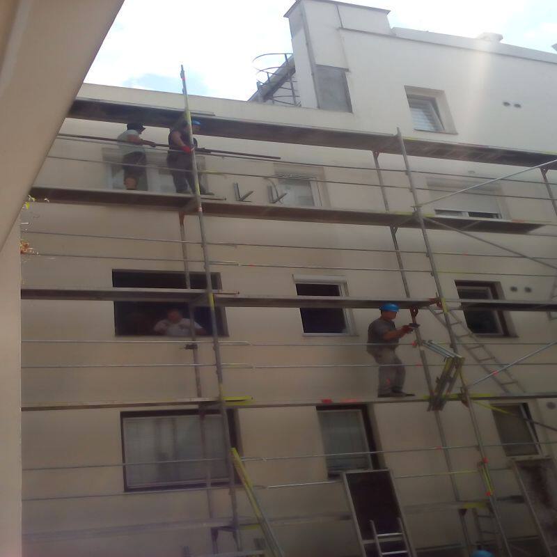 溶剂型防水粘接剂现场不能焊接作业！溶剂型防水粘接剂