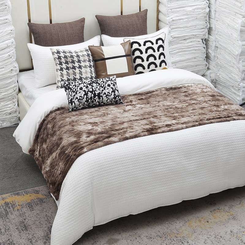 现代简约咖色床旗床尾巾酒店民宿床上靠枕搭毯样板间软装抱枕搭毯
