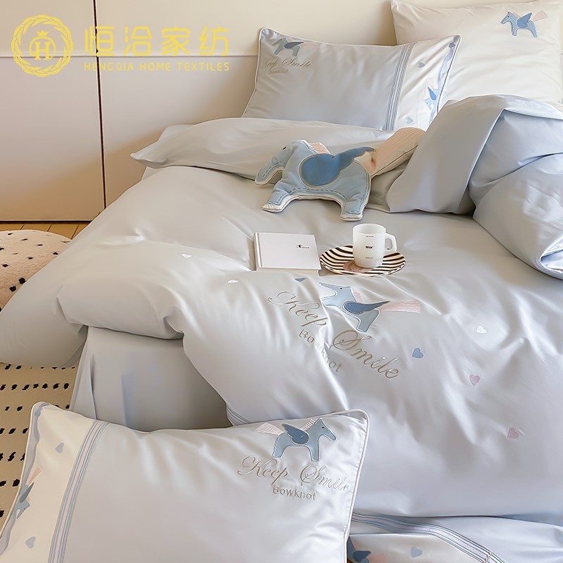 儿童款长绒棉全棉四件套木马贴布刺绣纯棉卡通风被套床上用品蓝色