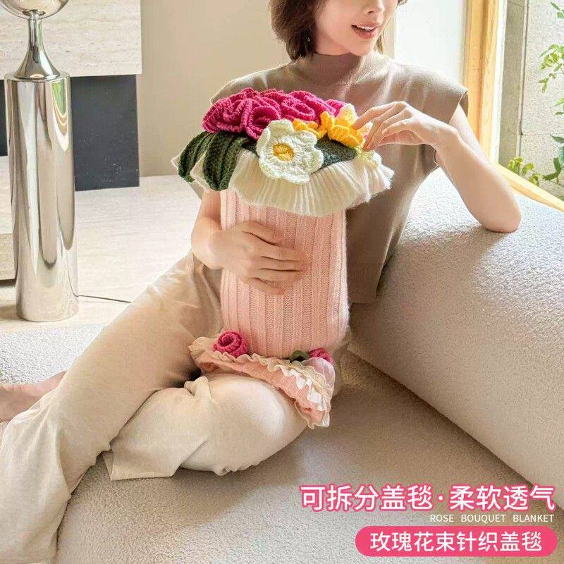 七夕新款网红爆款多功能玫瑰花束抱枕卧室沙发靠枕半边绒针织毛毯