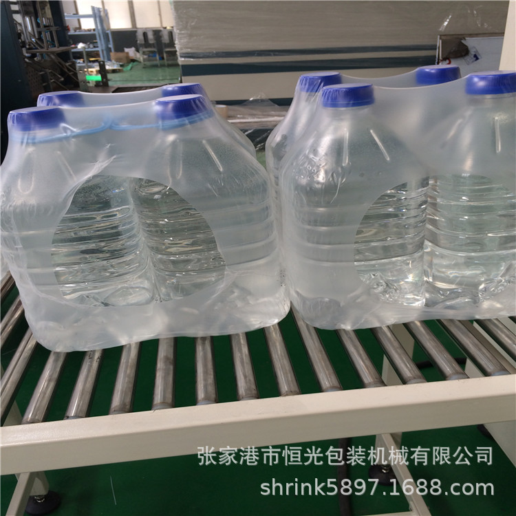 色拉油全自动热收缩包装机   大桶水膜包机  瓶装塑包机  PE膜包