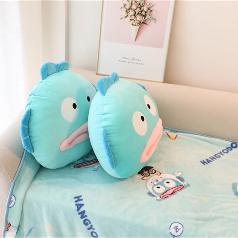 可爱汉顿丑鱼毛绒抱枕靠枕午睡毯毛毯二合一便携手拎式小毯子包