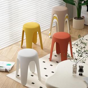 厚8V简家约塑料凳用加圆凳可576叠放桌板凳久坐休闲等位餐椅胶凳