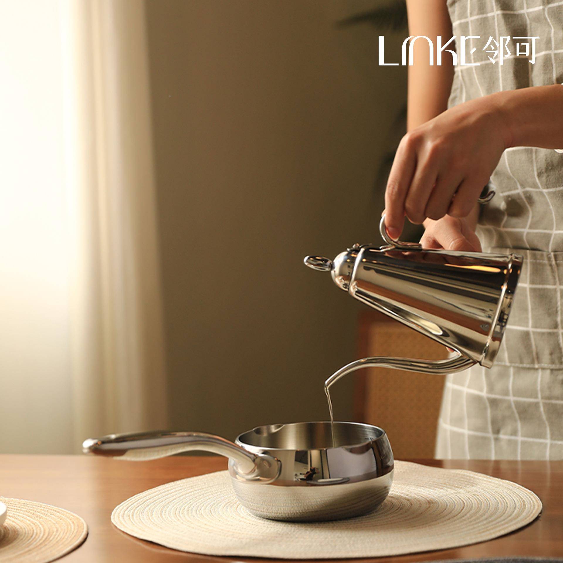 LI60084-02NK邻可·不锈钢油壶18-倒10欧式E家用油壶加厚大容量