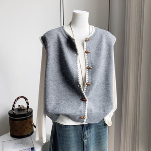 女士文艺纯色开衫毛线马甲春秋宽松叠背心穿圆领牛角木扣针织马夹