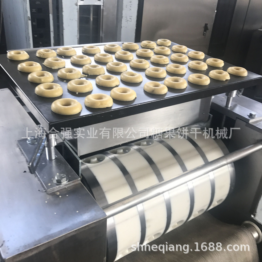 礼盒桃酥饼干机托盘空心饼干机实地工厂桃酥糕点成型机试机视频
