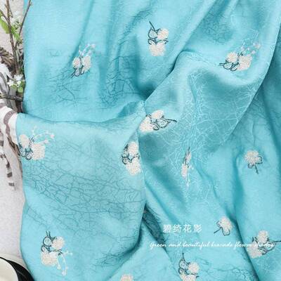 动态韵律丨遗非龟裂纹刺绣造丝面料仿真人丝辅WMM料织布纺匹现货