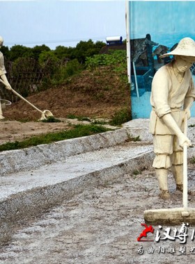 少数民族农耕牛和人物雕塑农耕主题玻璃钢仿铜雕塑大型公园景观