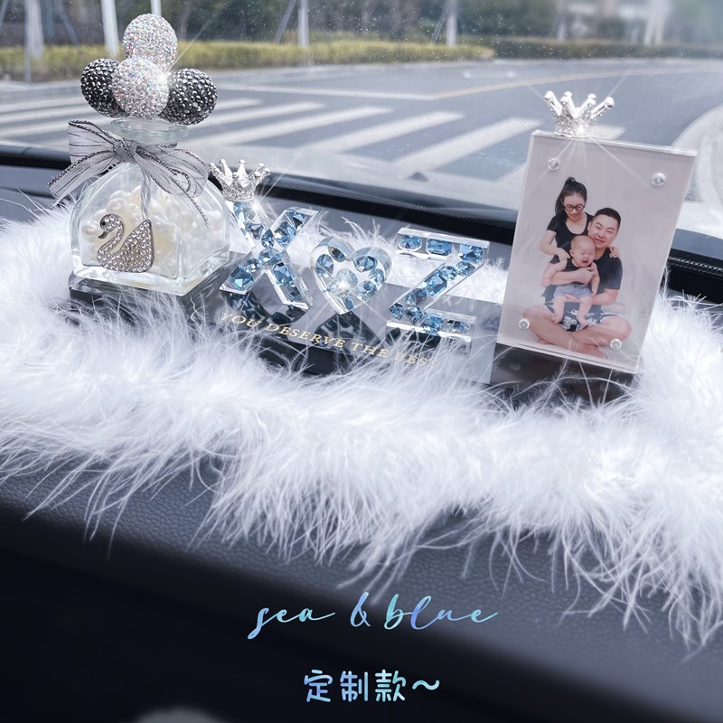 diy汽车摆件定制照片字母情侣纪念饰品车载羽毛摆台高档装饰礼物