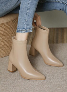 裸色软皮尖头粗h跟短靴女2024秋冬新款高跟鞋加绒显瘦爆款瘦瘦靴