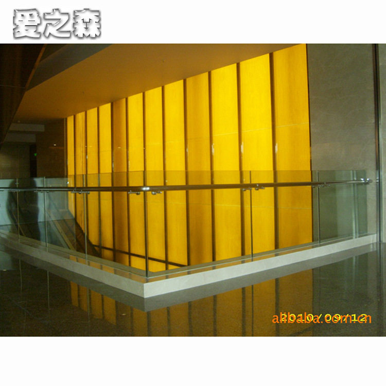 建筑工程护栏玻璃栏杆高品质楼梯扶手防护栏杆铁艺楼梯栏杆