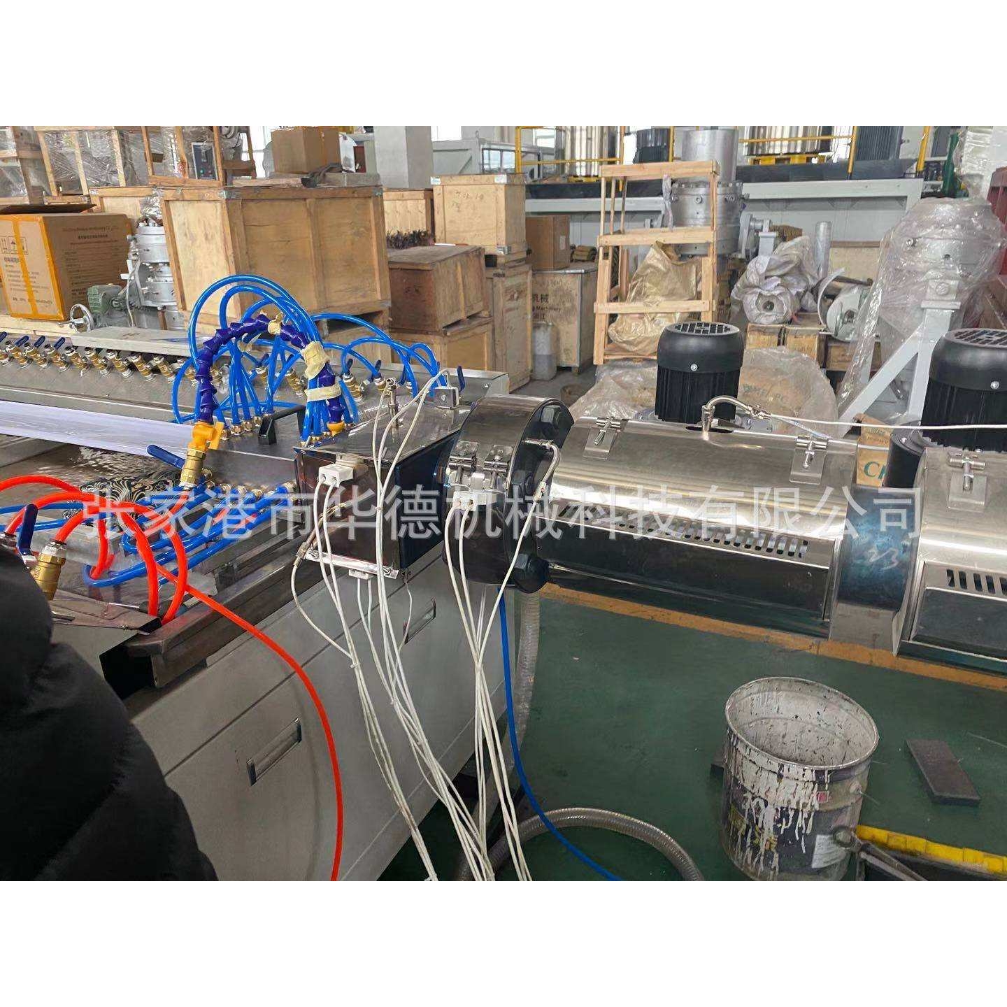 PC灯罩灯管生 产线 PC管材LED挤出机 PC型材挤出设备T5全塑T8透明