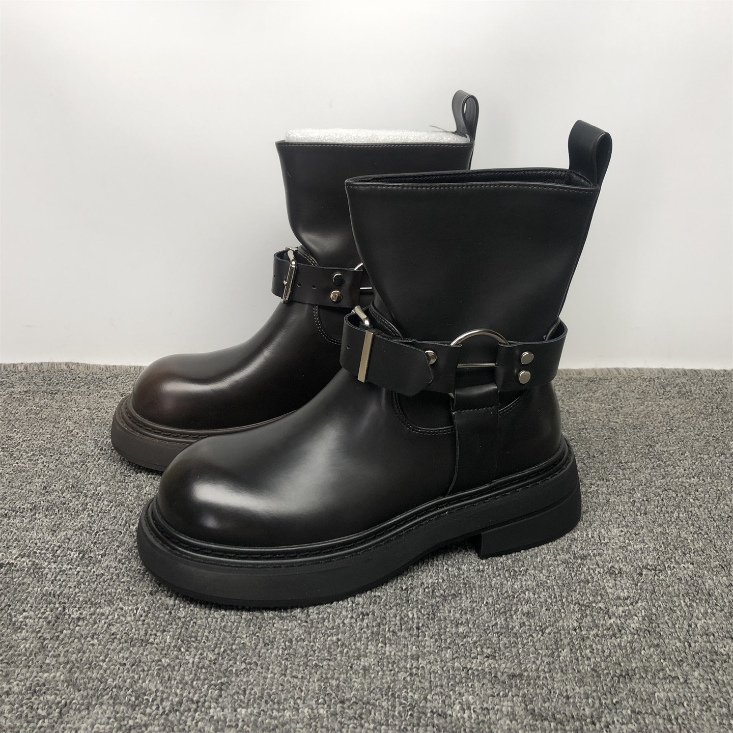 品牌撤柜英伦风马丁靴女2025新款