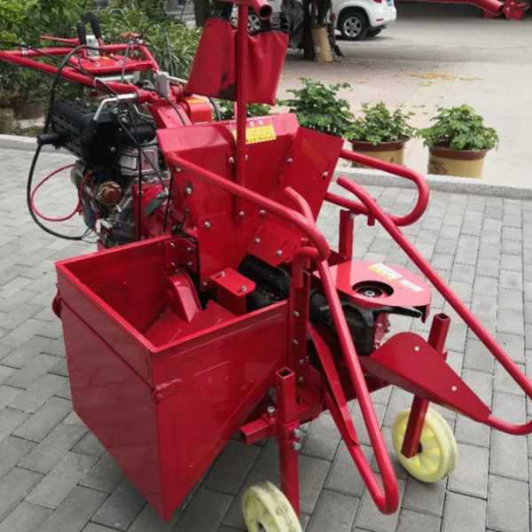 秸秆还田掰玉米机 15马力自走式柴油玉米收获机 带扒皮玉米收割机