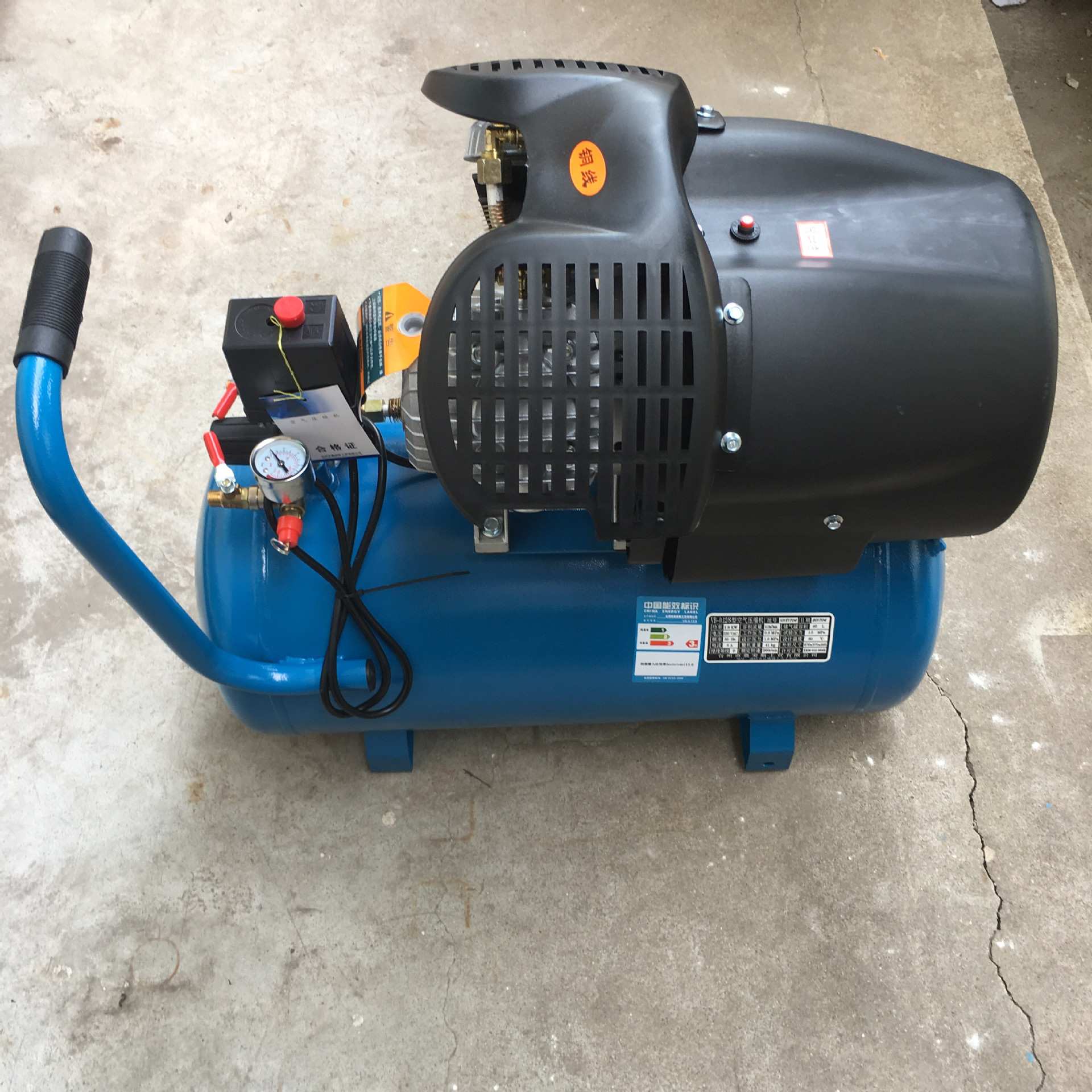 奥突斯VB-0.12/8v型双缸铜气泵1.8KW单相40L空压机  16007号 41kg