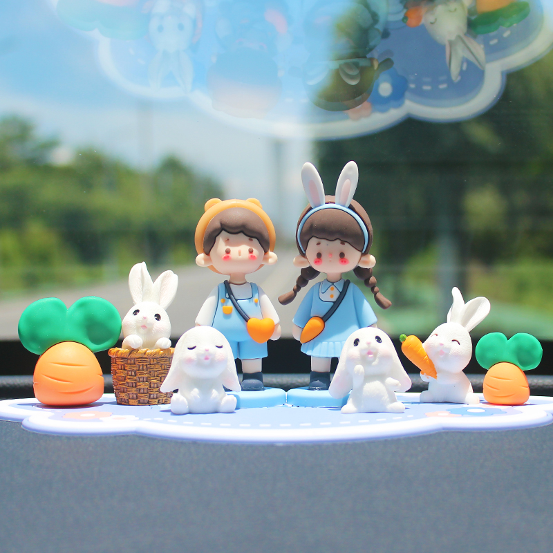 卡通情侣汽车摆i件创意高档可爱车内饰用品男女士中控台车上装饰