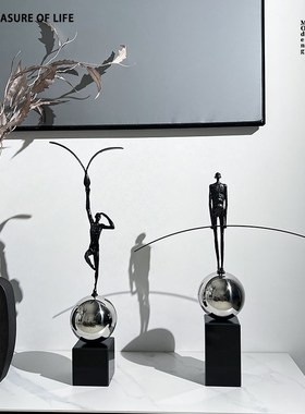 轻奢平衡杆雕塑抽象金属人物摆件样板房间软装艺术玄关桌面装饰品