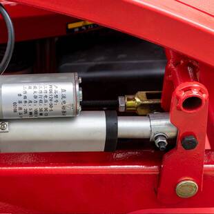 遥控割草机厂家直供隆鑫动力履带割草机果园杂草修剪机草坪机