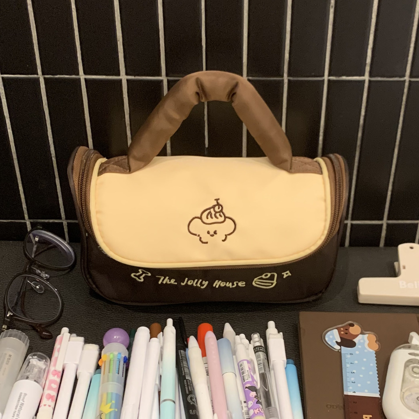 日韩风笔袋女孩高颜值小众简约文具袋新款大容量小学生手提铅笔袋