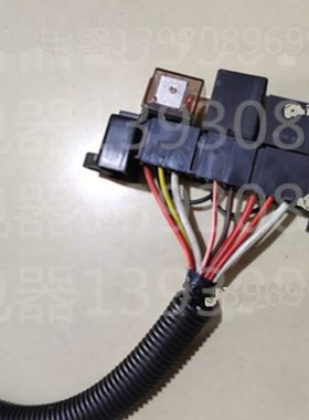 福田 雷沃 欧豹拖拉机配件TE250 300电器盒 保险盒 中央电器盒