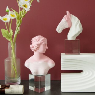 渐变粉淡红色马头水晶摆件桌面艺术人物雕塑雕像橱窗高级感装饰品