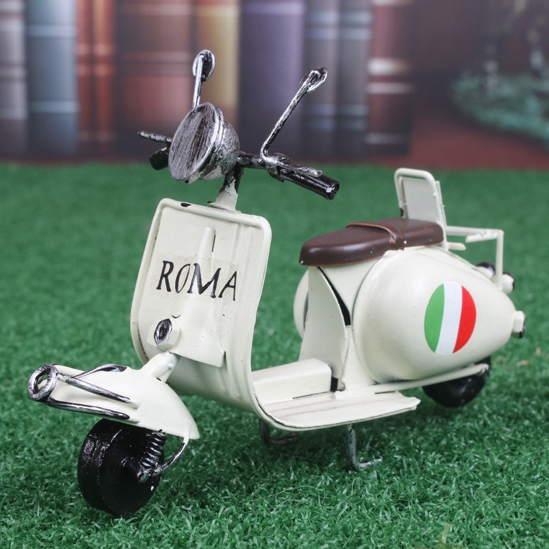 踏板摩托车 罗马假日 Vespa 小绵羊踏板 1:18 摩托车模型