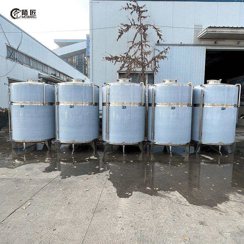 304不锈钢储水罐 双层保温储罐 3吨立式液体储酒罐 密封好