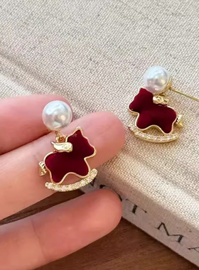 925银针红色丝绒小马珠珠耳环女2026新款独特耳钉气质耳饰品j