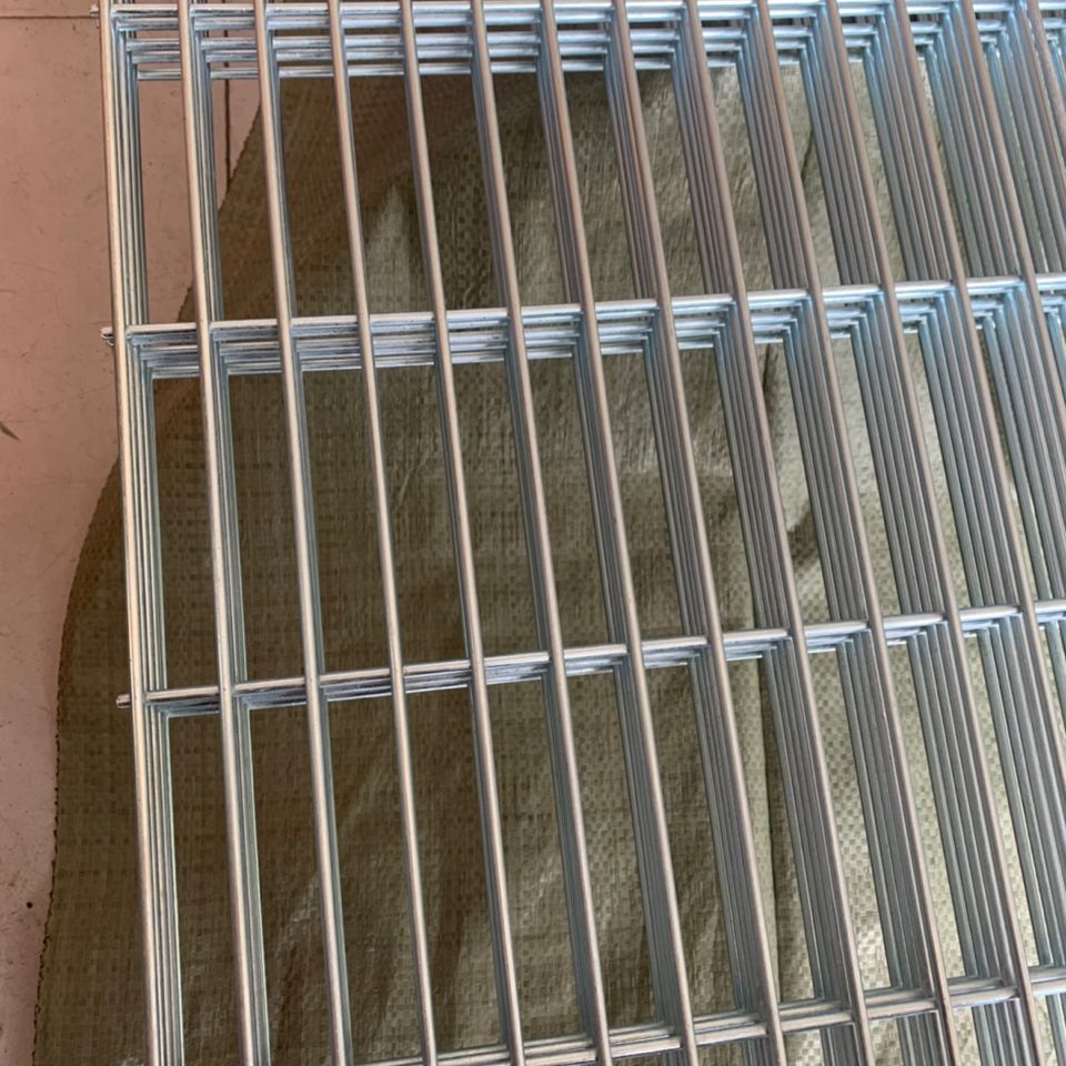 镀锌铁丝网养殖网围栏铁网格网网片钢丝电焊网防护网鸽棚狗笼底网