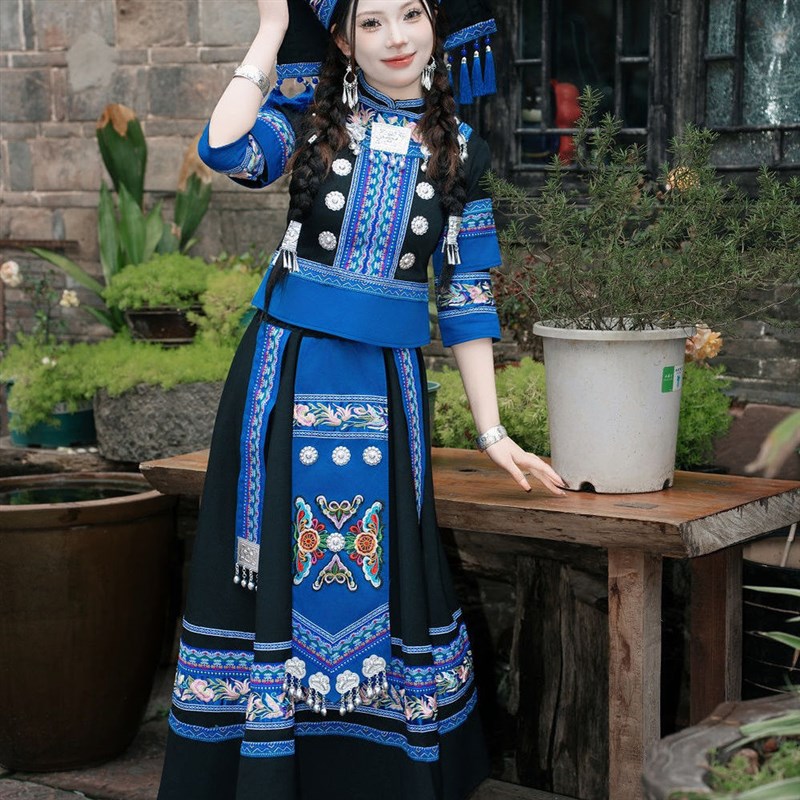 广西壮族新款f三月三服装成人少数民族服饰苗族刺绣壮锦盛装舞蹈