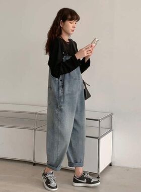 恤斤200女时尚春秋装t套装两件套牛仔大码背带裤潮妈宽松显瘦孕妇