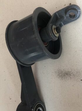 潍柴雷沃RG70水稻收割机配件原厂行走张紧轮总成