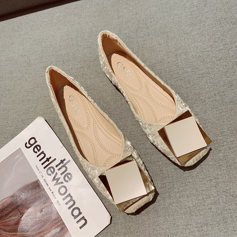 仙女风温柔软底单鞋女2025年新款金属装饰浅口方头平底豆豆鞋瓢鞋